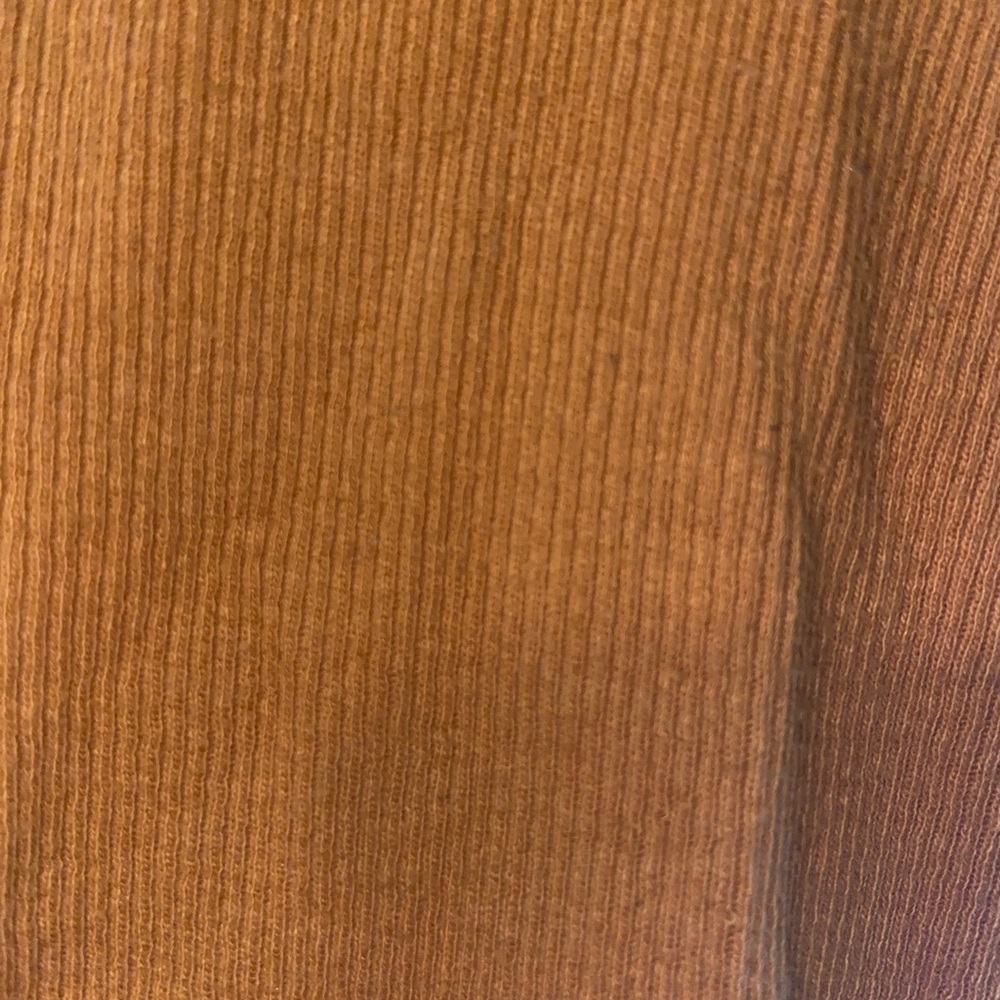 Small Ribbed Buttoned Dusty Yellow Top - Picture 3 of 3